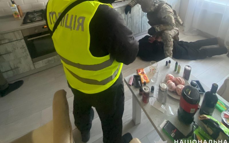 У Сумах затримали жителя Житомирщини, який схиляв малолітніх дівчат до порнографічних дій