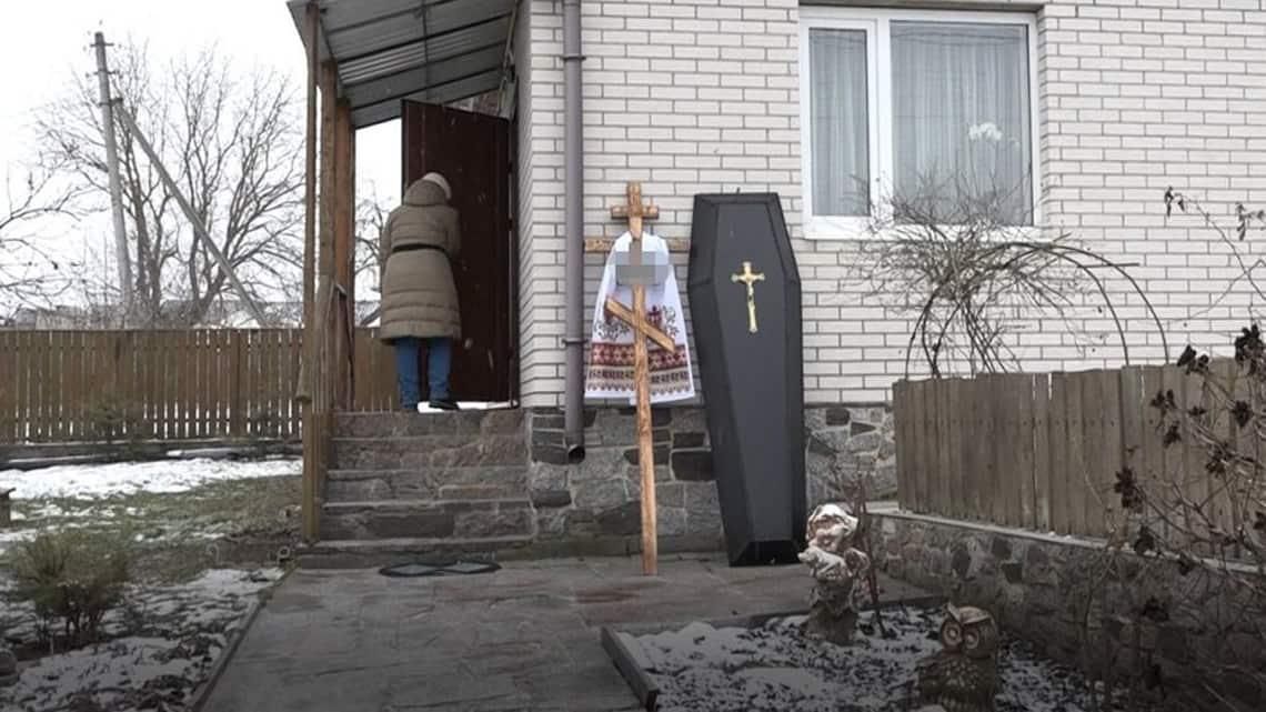 На Житомирщині поховали 21-річного чоловіка, який приніс вибухівку в Рівненське ТЦК