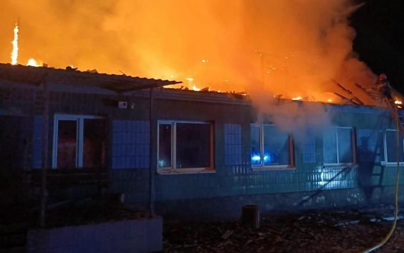 Вогонь охопив 300 квадратних метрів: на Малинщині вночі горів житловий будинок