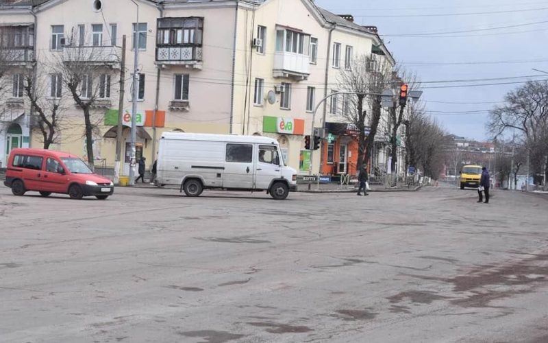 Чи зупиняються водії в Коростені під час хвилини мовчання та за що їх можуть оштрафувати