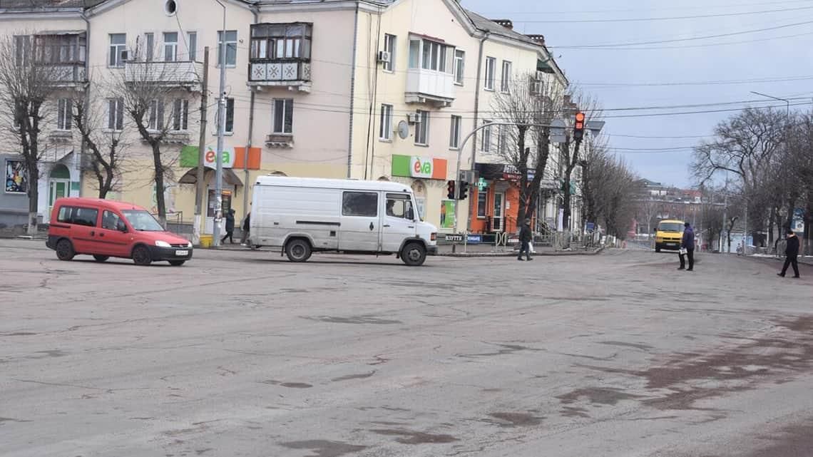 Чи зупиняються водії в Коростені під час хвилини мовчання та за що їх можуть оштрафувати