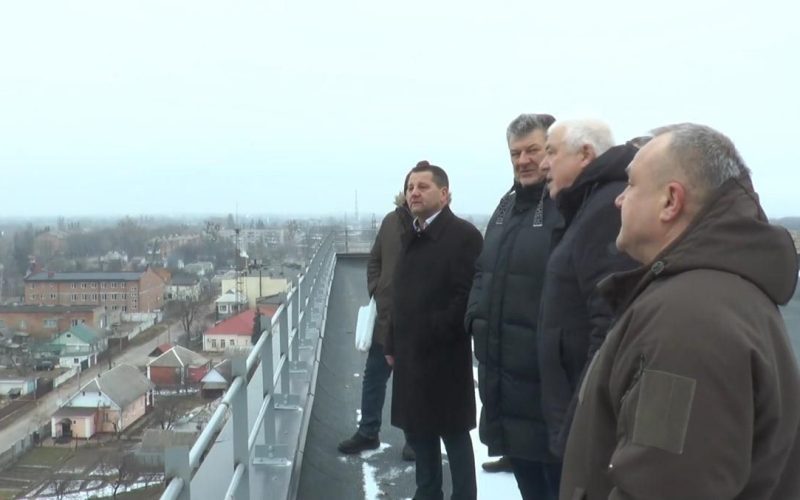 Бунечко подивився, як у Коростені добудовують хірургічний корпус: роботи обіцяють завершити цьогоріч