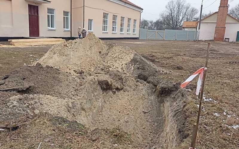 Біля коростенського ліцею №8 почали підготовку до будівництва укриття