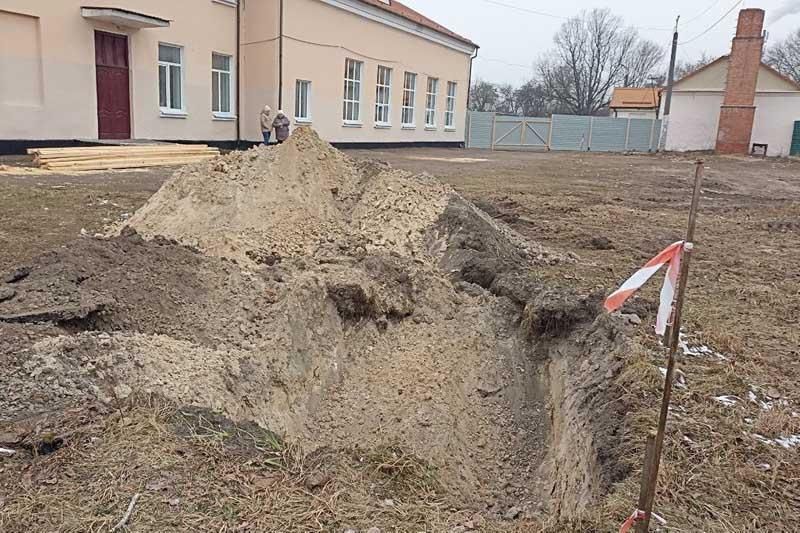Біля коростенського ліцею №8 почали підготовку до будівництва укриття