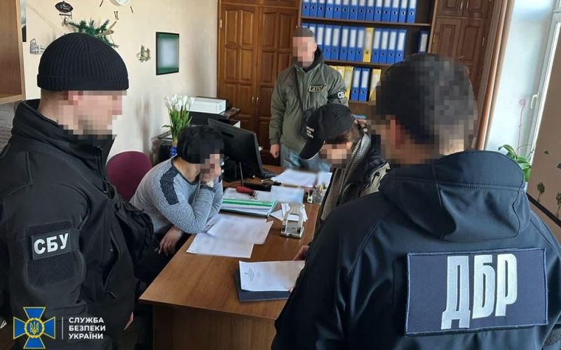 Судді з районного суду Житомирщини повідомили про підозру: “злила” інформацію