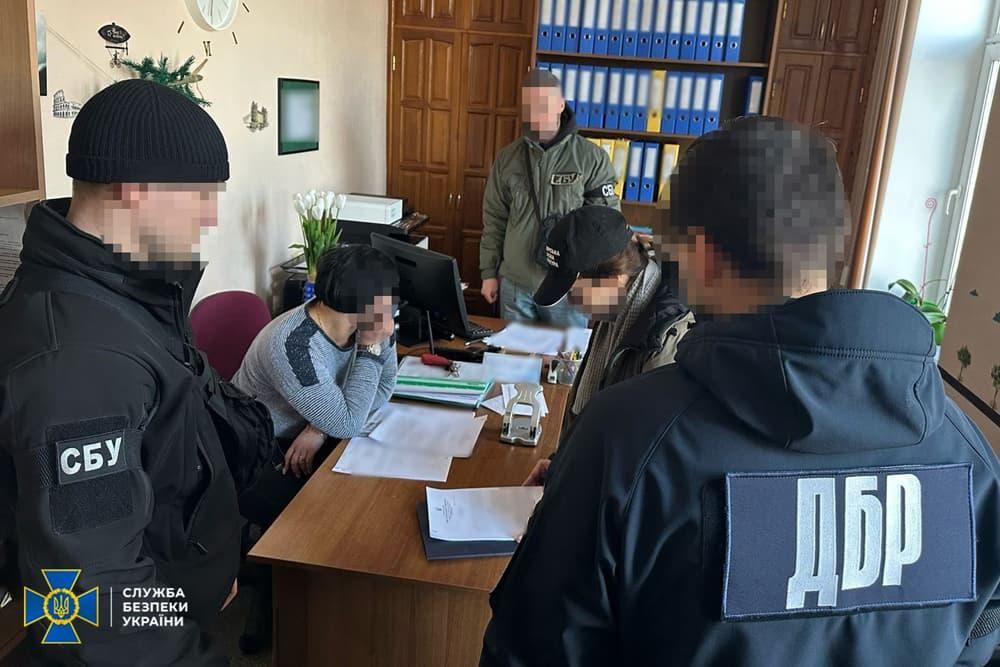 Судді з районного суду Житомирщини повідомили про підозру: “злила” інформацію
