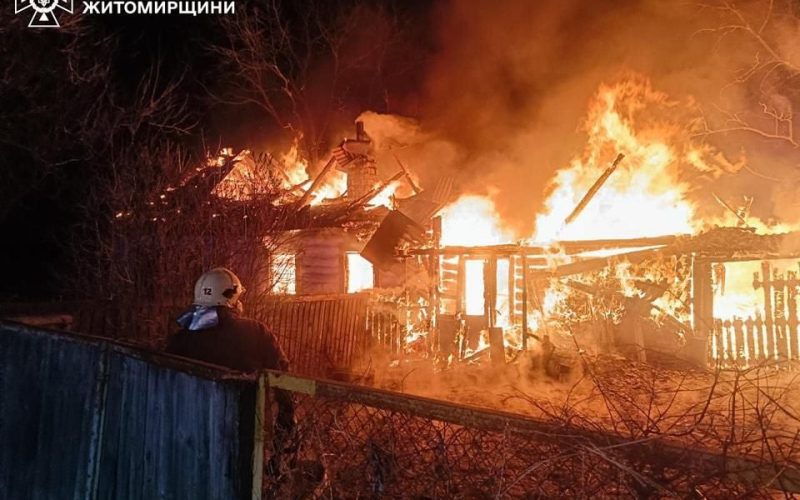 У селі на Овруччині вогонь майже повністю знищив будинок