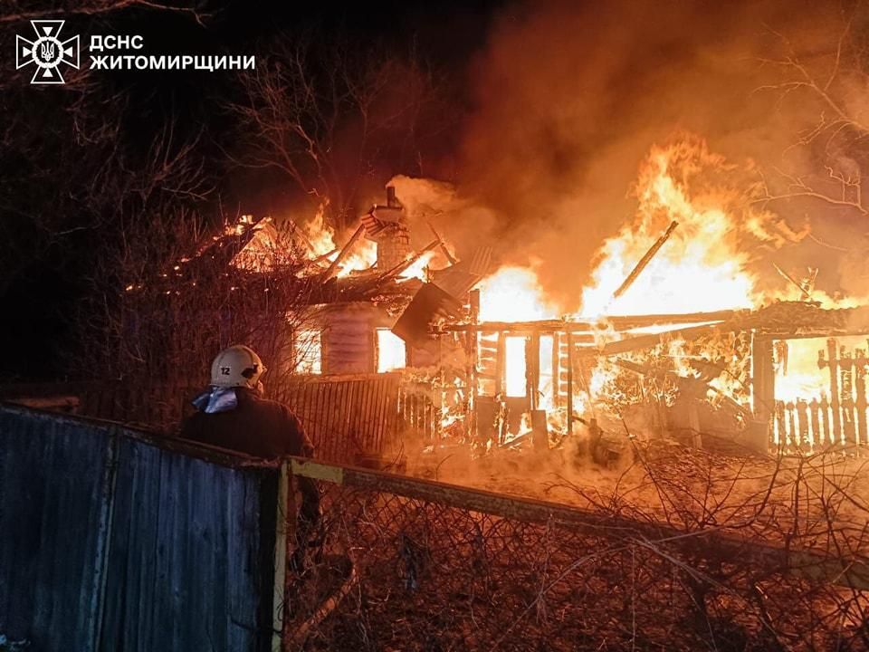 У селі на Овруччині вогонь майже повністю знищив будинок