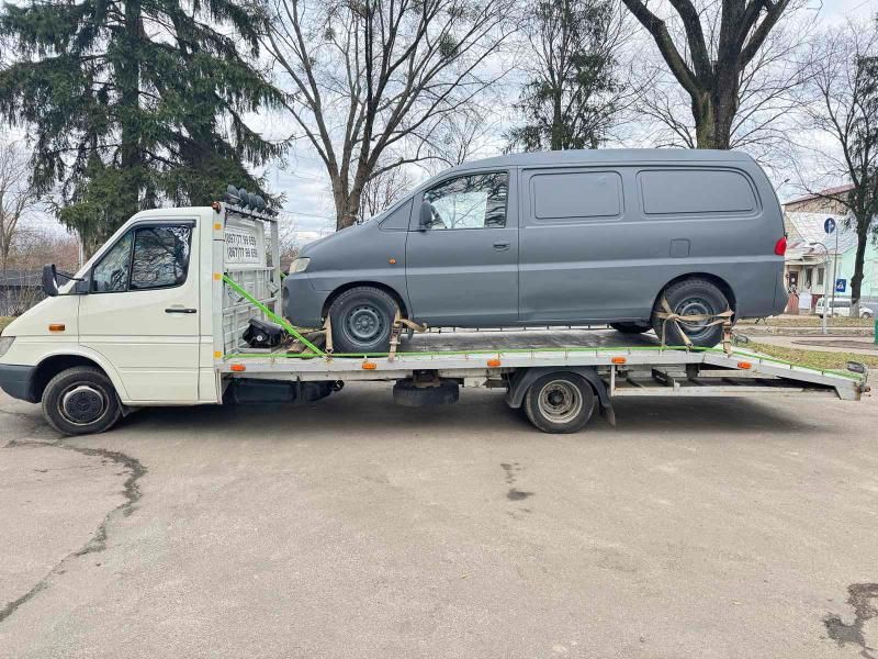 Олевська громада знову передала одному зі своїх земляків на фронт автомобіль