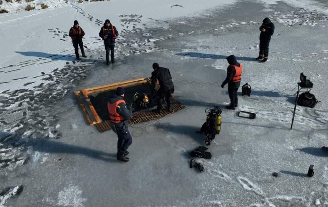 На Житомирщині водолази обстежили дно водойми та виявили вибухонебезпечний предмет