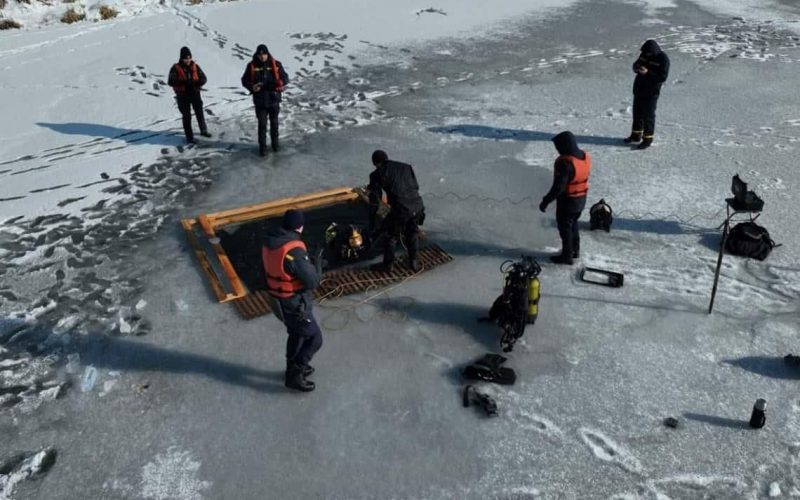 На Житомирщині водолази обстежили дно водойми та виявили вибухонебезпечний предмет