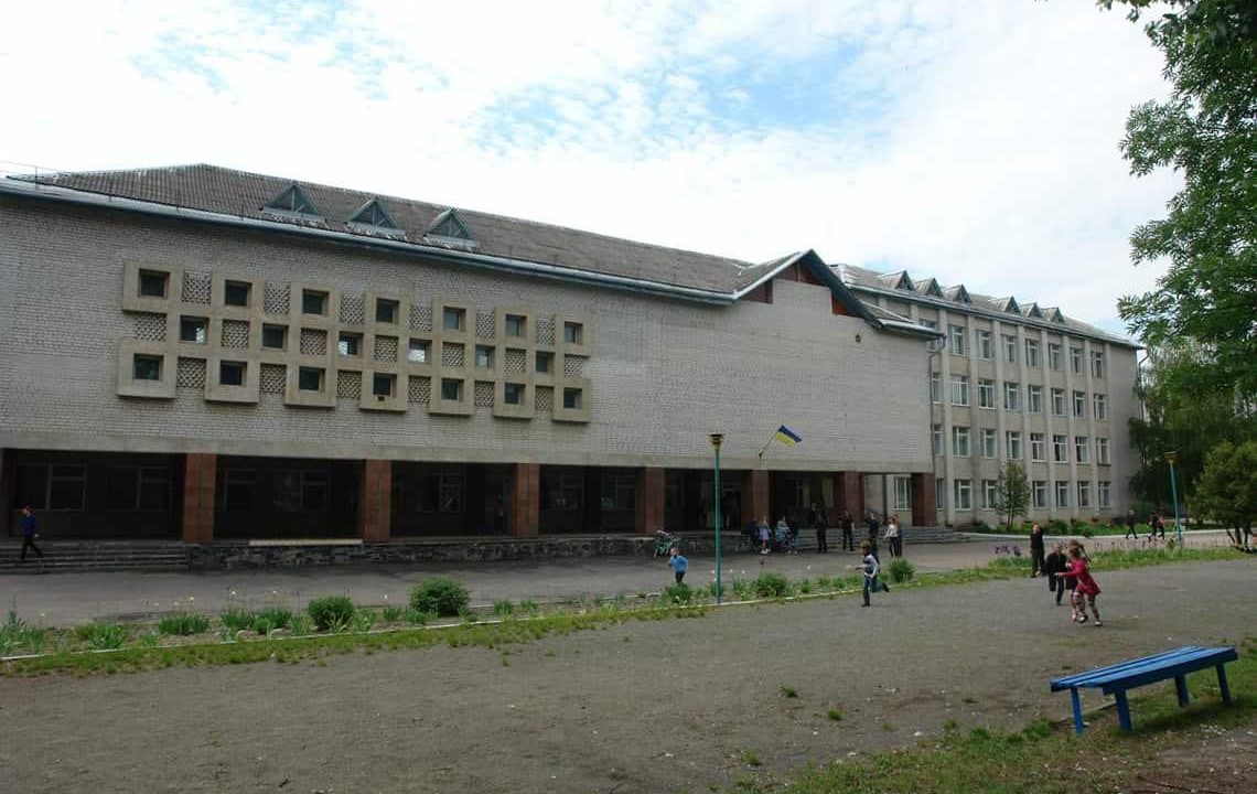 Після інциденту з побиттям учнів в Малинському ліцеї директорку відсторонили від виконання обов’язків
