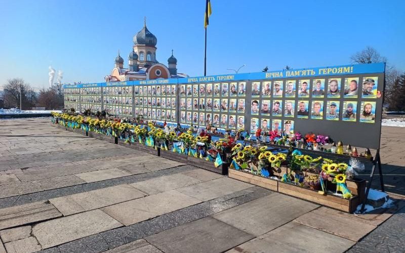 У день третьої річниці повномасштабного вторгнення в Малині вшанували пам’ять загиблих
