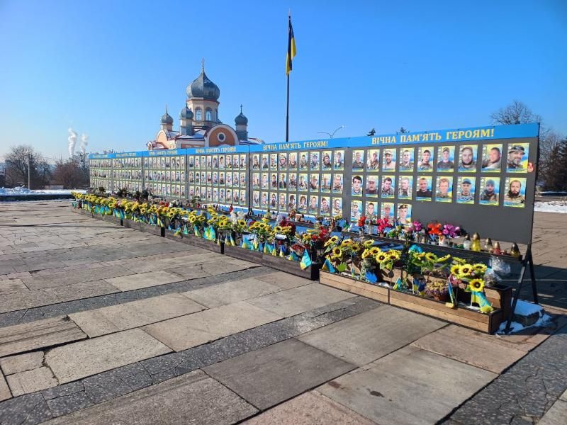 У день третьої річниці повномасштабного вторгнення в Малині вшанували пам’ять загиблих