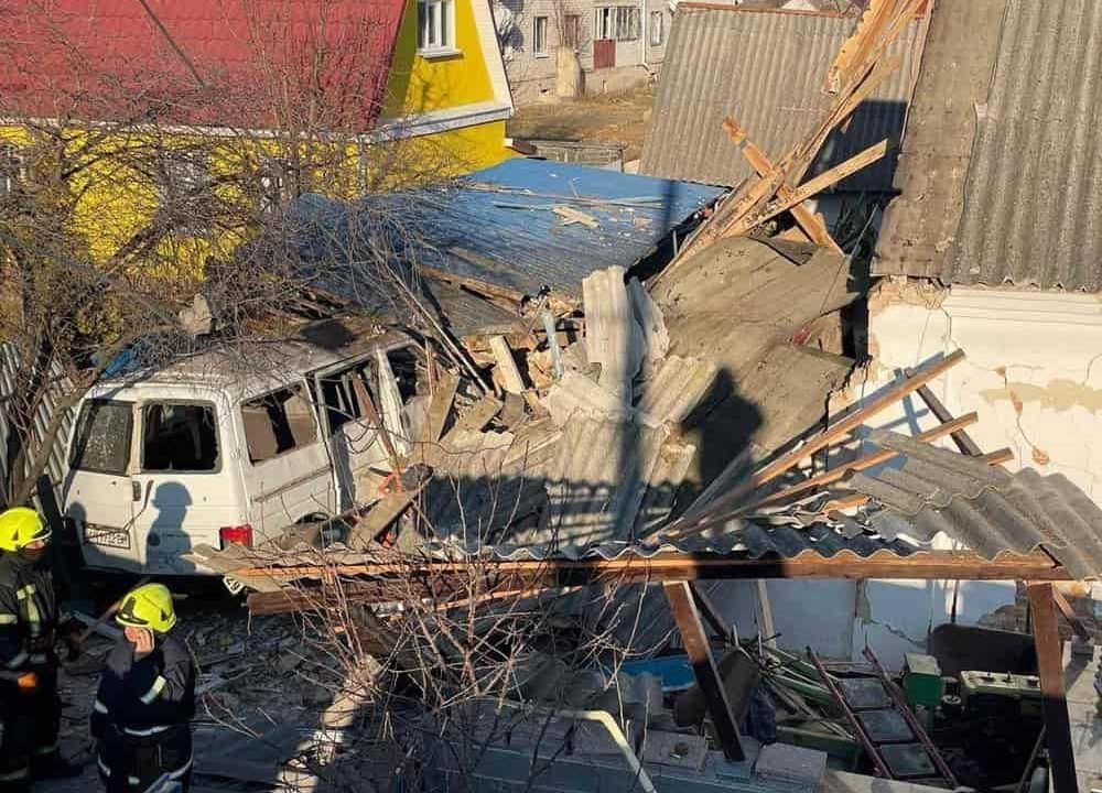 В будинку одного з міст Житомирської області стався вибух: двоє чоловіків отримали опіки у сусідів повилітали вікна