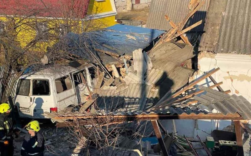 В будинку одного з міст Житомирської області стався вибух: двоє чоловіків отримали опіки у сусідів повилітали вікна