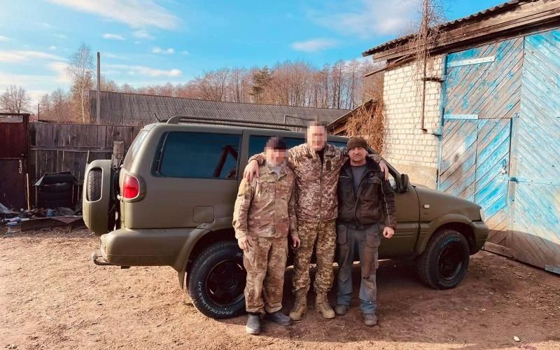 Жителі Олевської громади допомогли відремонтувати автомобіль військового та придбали гуму для коліс