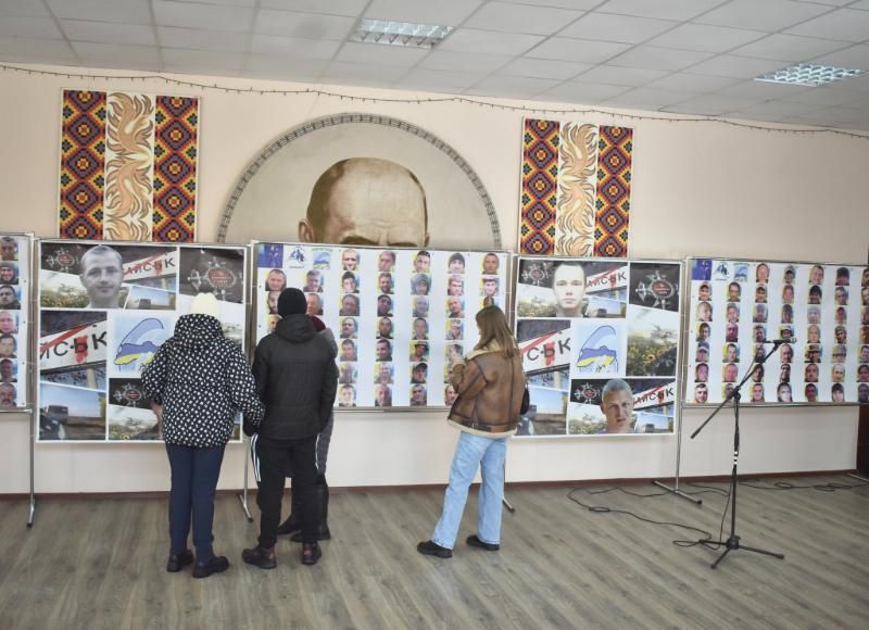 У Коростенському палаці культури відкрили фотовиставку “Знайти та повернути”