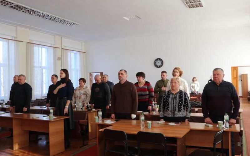 В Олевську депутати зібрались на позачергову сесію, аби підтримати президента