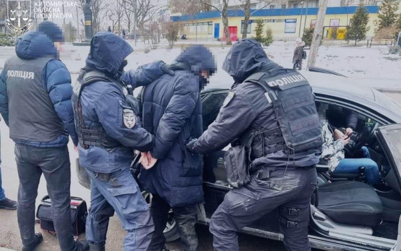 На Житомирщині затримали бухгалтерку та її співмешканця: розробили “бізнес-план” з бронювання військовозобов’язаних