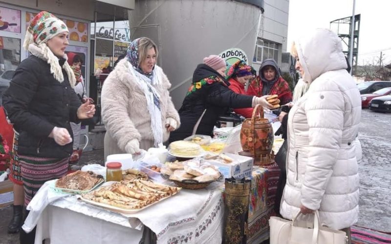 У Коростені біля торгового центру відбулась благодійна акція на підтримку військових