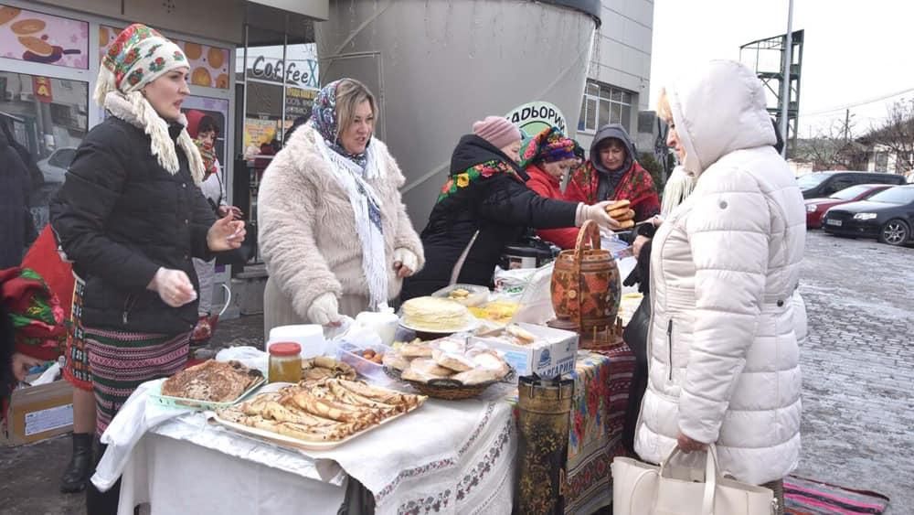 У Коростені біля торгового центру відбулась благодійна акція на підтримку військових