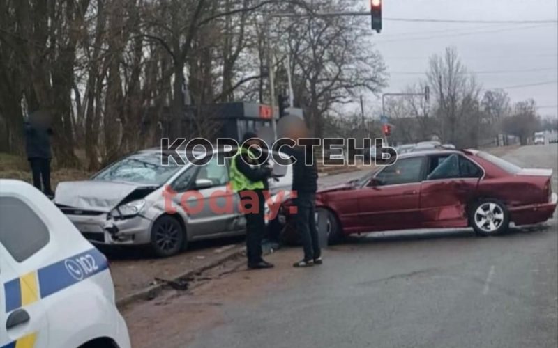 На Пашинах в Коростені зіштовхнулись дві автівки