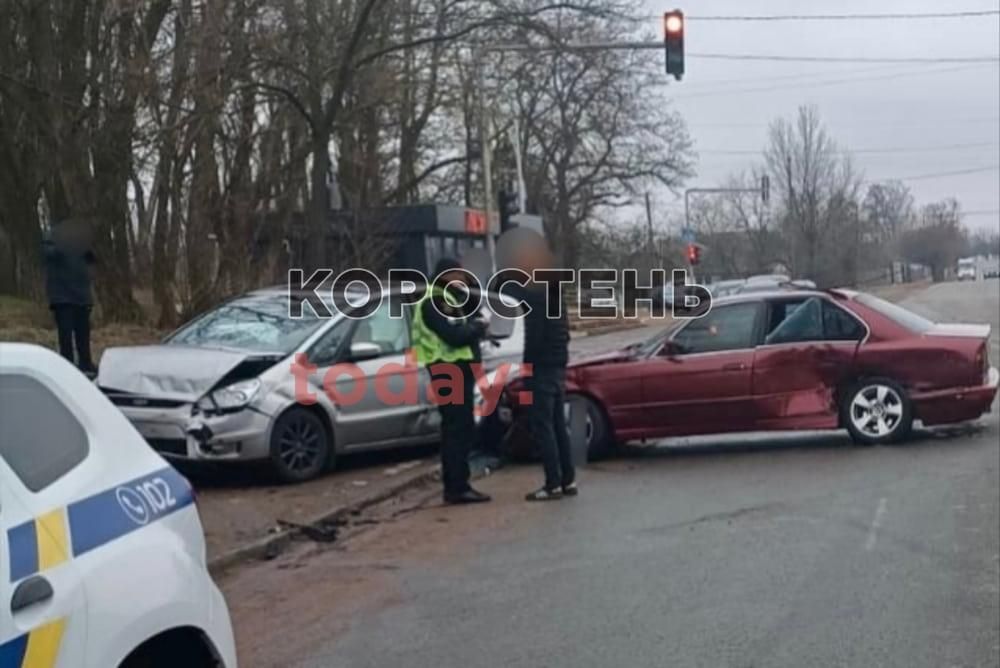 На Пашинах в Коростені зіштовхнулись дві автівки