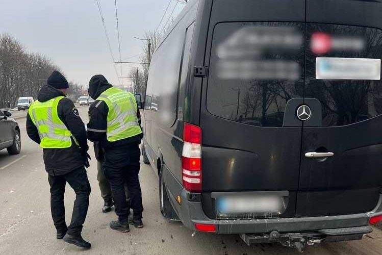 На Житомирщині оштрафували перевізника, який замість авто «надіслав» мікроавтобус із завищеною ціною