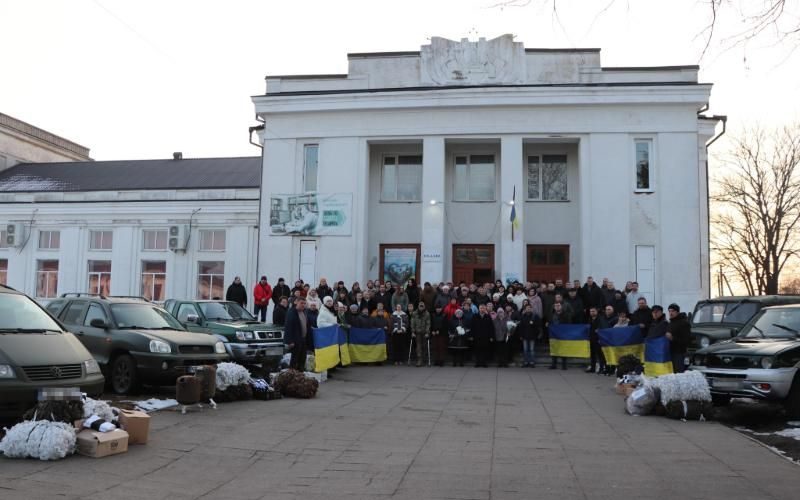 Громада Олевщини передала захисникам 5 автомобілів