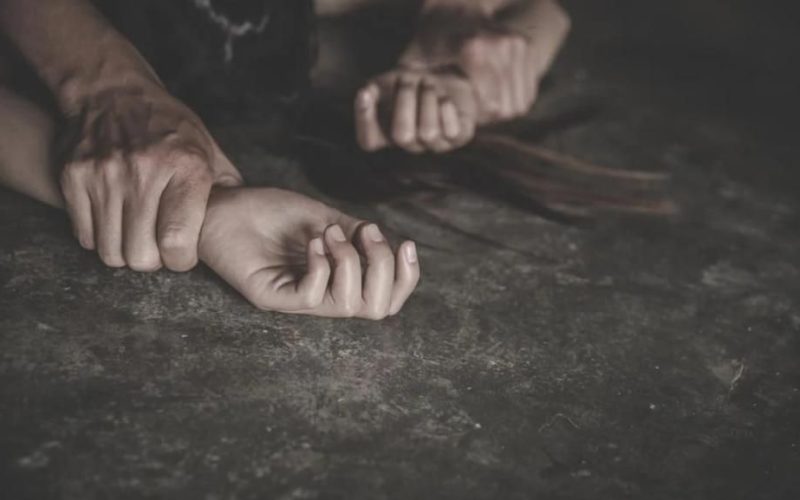 Житель Житомирщини сяде за грати на 15 років: ґвалтував малолітню доньку співмешканки