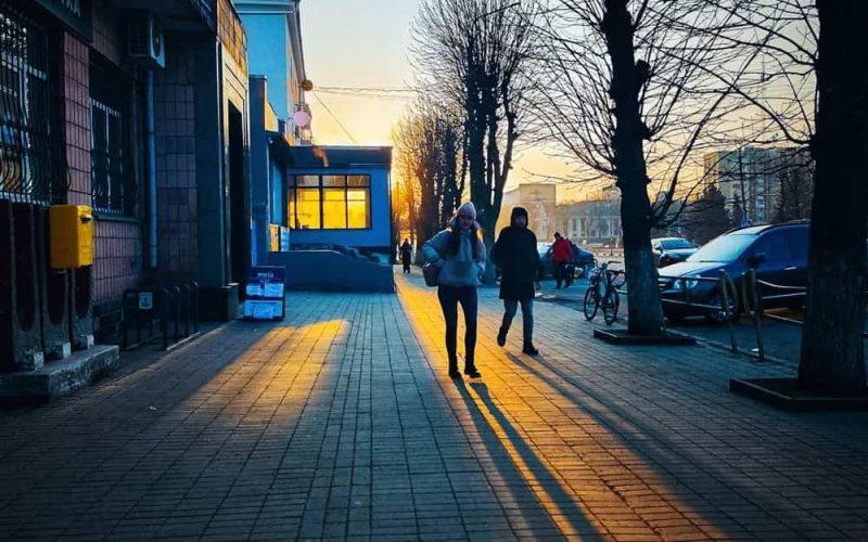Найближчими днями на Житомирщині утримається тепла погода, але з сильними поривами вітру