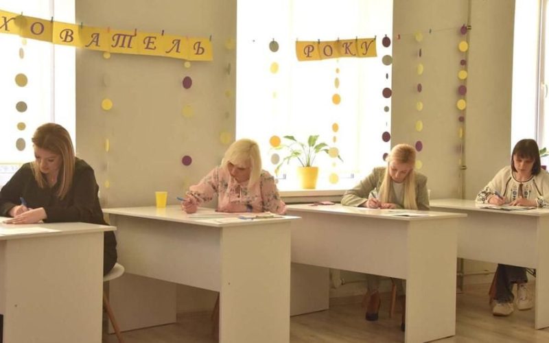 Хто у Коростені став переможцем конкурсу «Вихователь року»