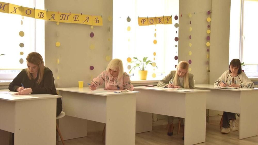 Хто у Коростені став переможцем конкурсу «Вихователь року»