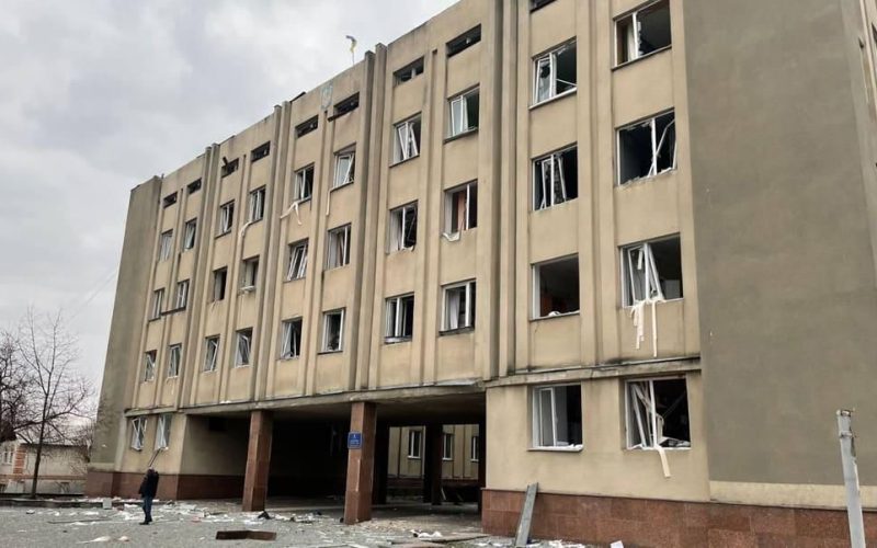У Малині до середини вересня хочуть реконструювати простраждале від авіаудару приміщення міськради