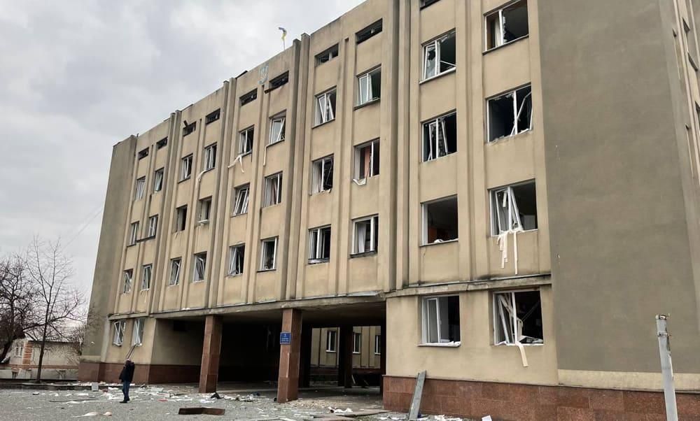 У Малині до середини вересня хочуть реконструювати простраждале від авіаудару приміщення міськради