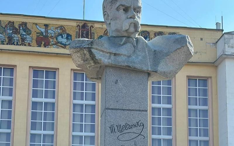 У Коростені покладанням квітів вшанували пам’ять Великого Кобзаря