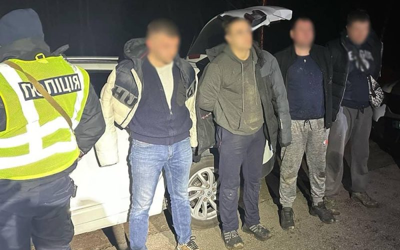 На території Овруцької громади, поруч з білоруським кордоном, затримали вінничанина, який допомагав чоловікам покинути країну