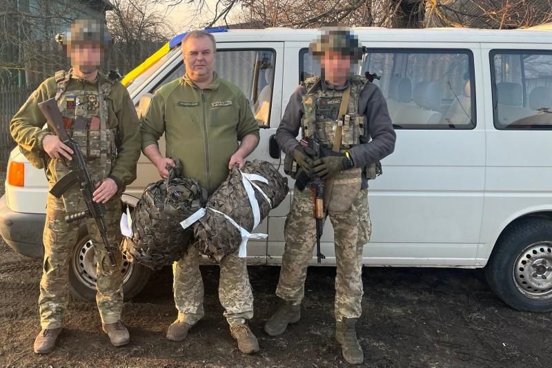 Олевська громада відправила черговий автомобіль військовим на фронт