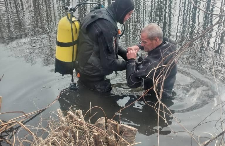 Коростенські водолази провели обстеження стану конструкцій водозабору біля водоканалу