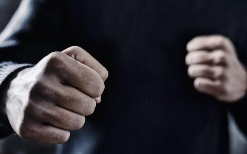 В одному з сіл Житомирської області декілька молодиків “завітали” до чужого будинка та побили господарів