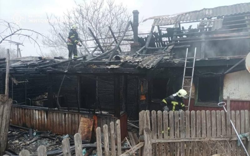 У селі на Житомирщині горів будинок: рятувальники виявили тіла двох чоловіків