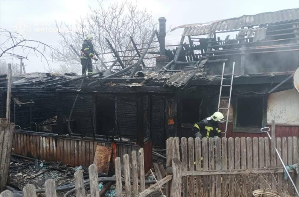 У селі на Житомирщині горів будинок: рятувальники виявили тіла двох чоловіків