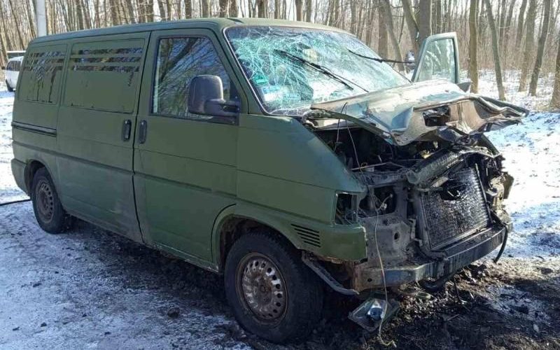 Олевські майстри відновили автомобіль земляка-захисника, в який влетів ворожий дрон