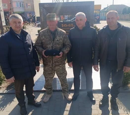 Олевська громада за 90 тис. грн придбала для військового тепловізор