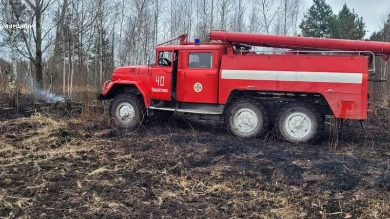 Поблизу одного з сіл на Олевщині рятувальки 7 годин приборкували загоряння торфу
