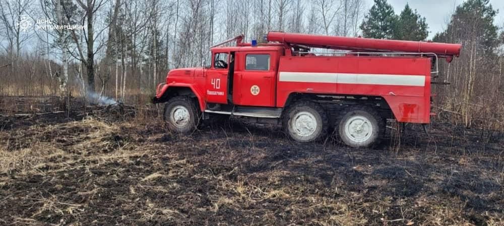Поблизу одного з сіл на Олевщині рятувальки 7 годин приборкували загоряння торфу