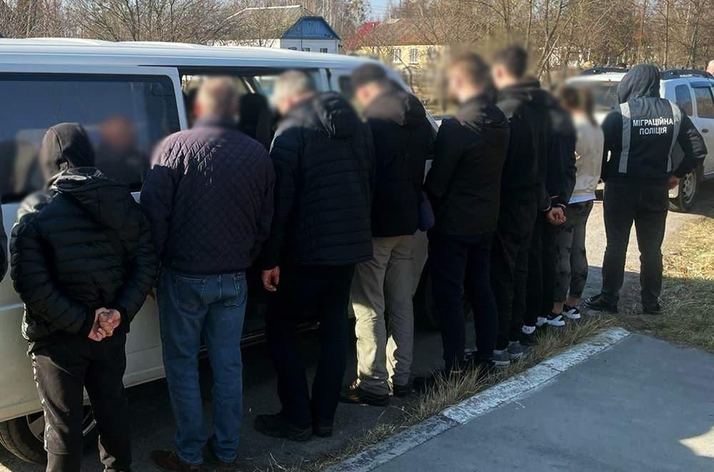 Правоохоронці затримали жительку Одещини, яка допомагала військовозобов’язаним дістатися до північних кордонів Житомирщини