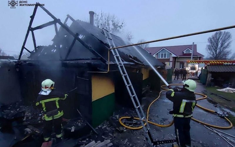 У селі на Овруччині горіла господарча будівля: рятувальники виявили тіло господаря