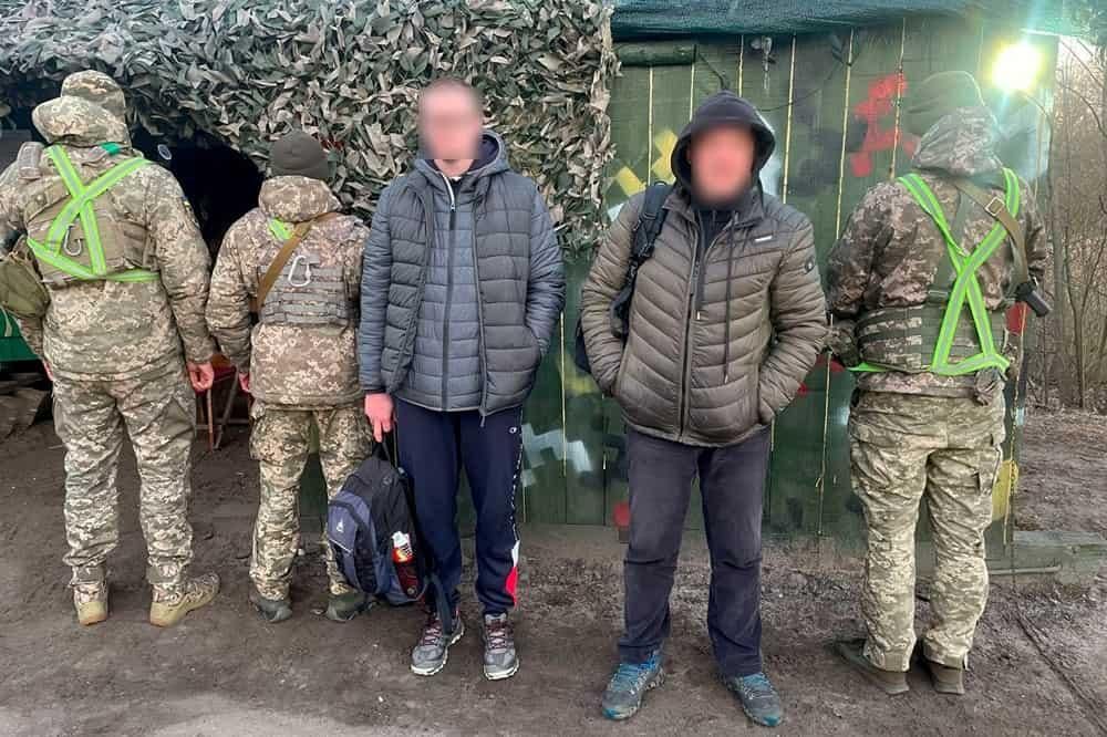 Житель Житомирщини та ще декілька чоловік призовного віку намагалися незаконно покинути країну